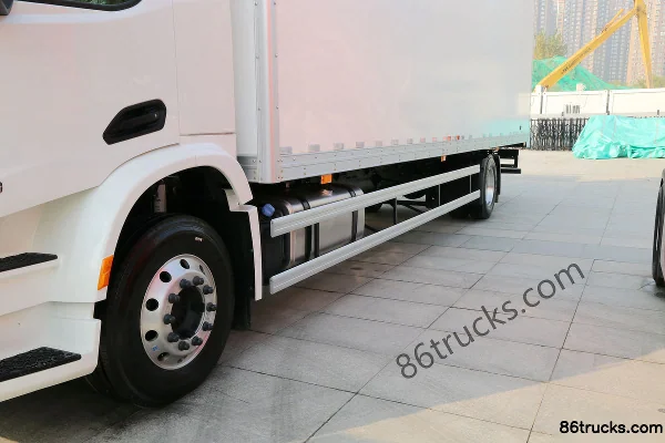 SHACMAN Delong M6000 340 hp 4X2(6 wheels) Cargo Truck Chassis (3) | 86Trucks