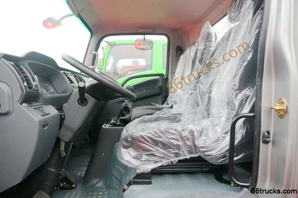 NanJun Ruijie D30 170hp 4X2(6 wheels) 4.15m single-row flatbed light truck Cab (2) | 86Trucks