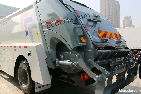 SHACMAN Delong L3000 4X2(6 wheels) Plug-in Hybrid Compressed Garbage Truck 219kWh Cab (2) | 86Trucks