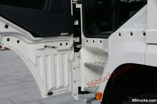 SHACMAN Delong X3000 460 hp 8X4(12 wheels) Special Vehicle Operation Chassis (China VI) Cab (3) | 86Trucks