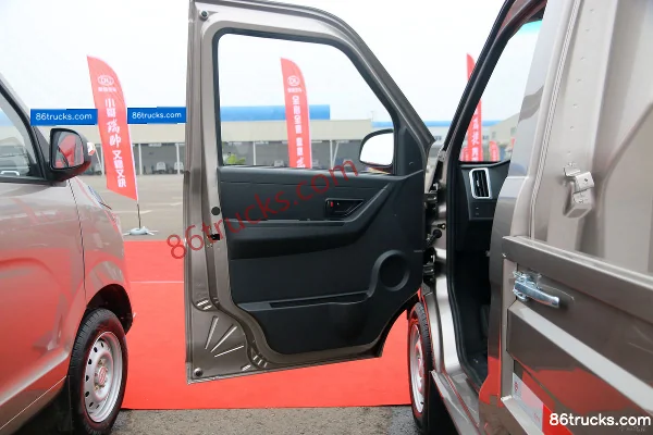 NanJun Ruishuai CE 4X2(6 wheels) 2.9m Single Row Pure Electric Panel Micro Truck 39kWh Interior (1) | 86Trucks