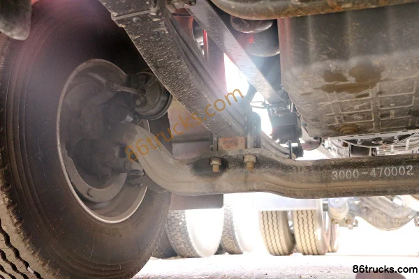 SAIC Hongyan Genlyon 390hp 6X4(10 wheels) LNG Dangerous Goods Tractor Truck Chassis (2) | 86Trucks