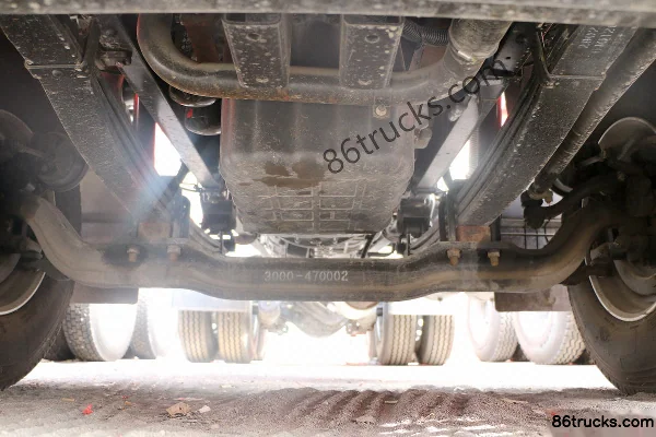 SAIC Hongyan Genlyon 390hp 6X4(10 wheels) LNG Dangerous Goods Tractor Truck Chassis (1) | 86Trucks