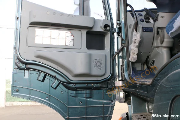 SAIC Hongyan Genlyon C500 Heavy Truck Northern Edition 520hp 6X4(10 wheels) Tractor Truck Cab (1) | 86Trucks