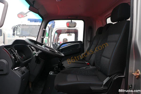 NanJun Ruijie D30EG 4.15m single-row pure electric cargo truck light truck 93kWh 4X2(6 wheels) Interior (2) | 86Trucks
