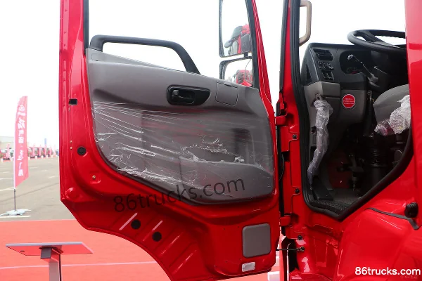 NanJun Ruiyu R60D 200 ch 6X2(8 roues) camion benne 5,2 m Cabine (1) | 86Trucks