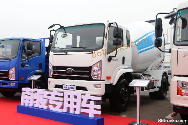 NanJun Ruiji J30D 140hp 4X2(6 wheels) 3.37m³ Concrete Mixer Truck Exterior (3) | 86Trucks