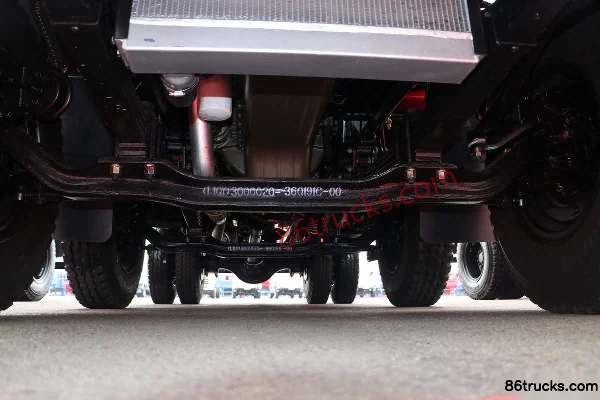 NanJun Ruiyu R60D 200 ch 6X2(8 roues) camion benne 5,2 m Châssis (1) | 86Trucks