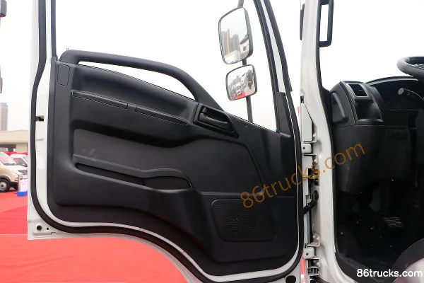 NanJun Ruiji J30D 140hp 4X2(6 wheels) 3.37m³ Concrete Mixer Truck Cab (1) | 86Trucks