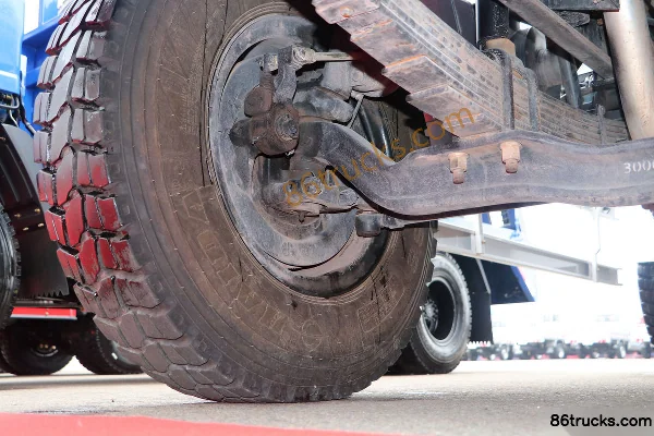 NanJun Ruiji J30D 140hp 4X2(6 wheels) 3.37m³ Concrete Mixer Truck Chassis (2) | 86Trucks