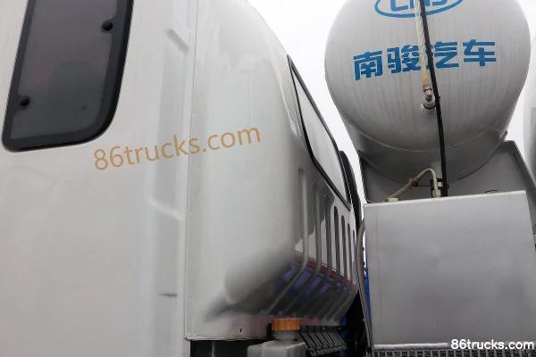 NanJun Ruiji J30D 140hp 4X2(6 wheels) 3.37m³ Concrete Mixer Truck Body (3) | 86Trucks