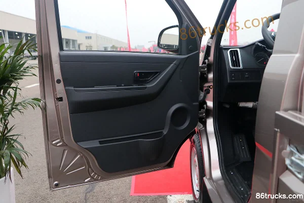 NanJun Ruishuai C-series 1.5L 112 hp 4X2(6 wheels) Gasoline 2.9m single-row flatbed mini truck Cab (1) | 86Trucks