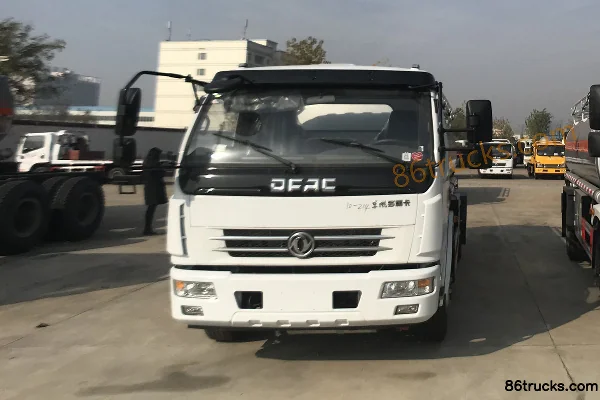 Dongfeng Duolika D7 150 hp 4X2(6 wheels) Fuel Tanker Truck (Chusheng Brand) Exterior (2) | 86Trucks