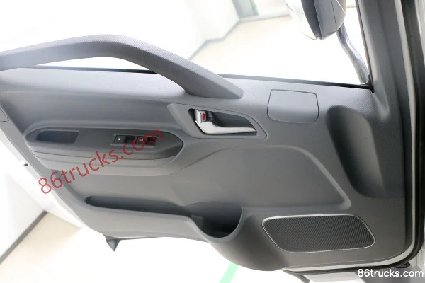 JAC Shuailing i5 4.5T 4.13m Single Row Pure Electric Van Light Truck 96.77kWh 4X2(6 wheels) Interior (1) | 86Trucks