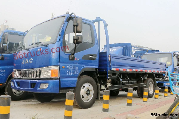 JAC Junling E5 120hp 4X2(6 wheels) 4.18m single-row flatbed light truck Exterior (3) | 86Trucks