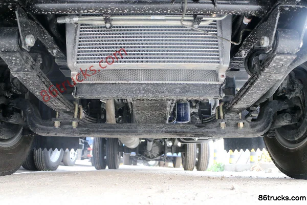JAC Junling E5 120hp 4X2(6 wheels) 4.18m single-row flatbed light truck Chassis (1) | 86Trucks
