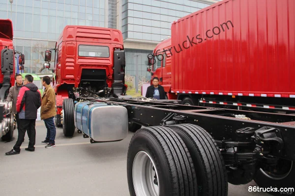 SHACMAN Commercial Vehicle Xuande X3 heavy truck composite version 245 hp 6X2(8 wheels) cargo truck chassis (Cummins)(1800-5000 wheelbase) E