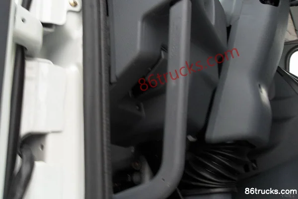 Hualing Heavy Truck 345 hp 8X4(12 wheels) 8.6m Dump Truck Cab (2) | 86Trucks
