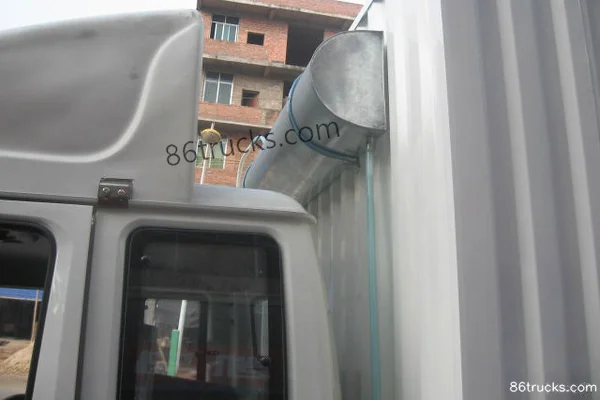 Kama Junwei 82 hp 4X2(6 wheels) 3.7m semi-sleeper van light truck Exterior (3) | 86Trucks