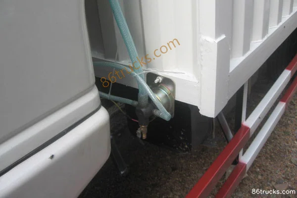 Kama Junwei 82 hp 4X2(6 wheels) 3.7m semi-sleeper van light truck Exterior (2) | 86Trucks