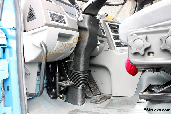 XCMG Ruilong Heavy Truck 260 hp 6X2(8 wheels) Stake Truck Cab (2) | 86Trucks