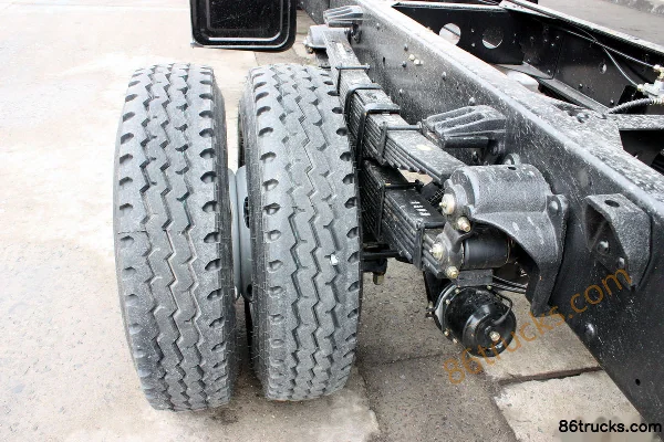 XCMG Ruilong Heavy Truck 260 hp 6X2(8 wheels) Stake Truck Chassis (3) | 86Trucks