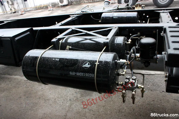 XCMG Ruilong Heavy Truck 260 hp 6X2(8 wheels) Stake Truck Chassis (1) | 86Trucks