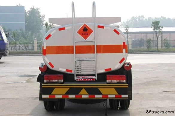 JMC Shunda 90 hp 4X2(6 wheels) Tank Truck (Jiangte Brand) Cab (1) | 86Trucks