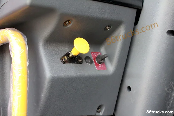 JAC Gallop A3 220 ch 8X4(12 roues) camion porteur fourgon Cabine (3) | 86Trucks