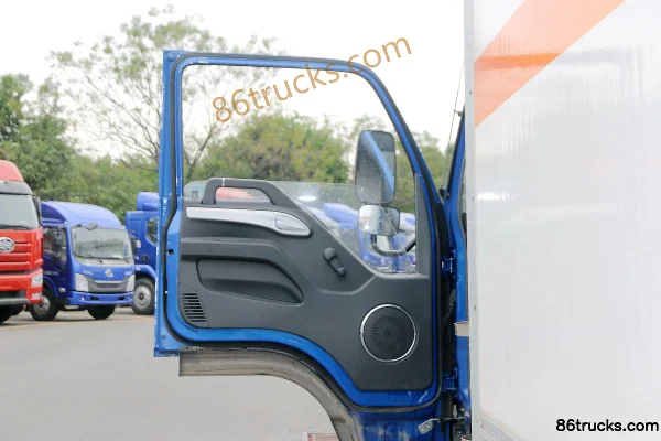 JAC Junling E6 130 hp 4X2(6 wheels) 4.07m Flammable Gas Van Transport Truck (Shunzhao Brand) Cab (1) | 86Trucks