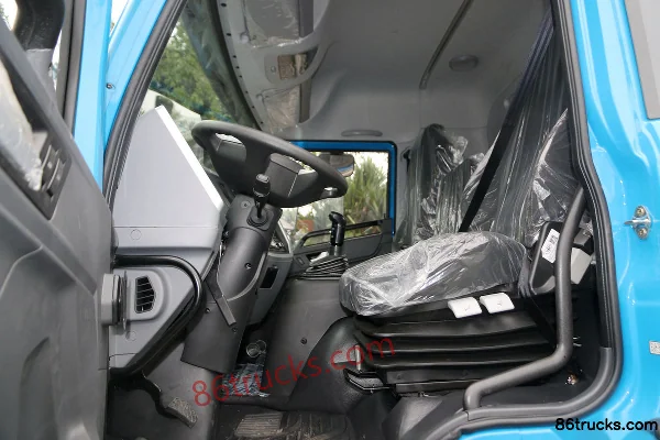 FAW Jiefang Lin VH 190 hp 4X2(6 wheels) 5.4m semi-sleeper box truck (China VI) Cab (2) | 86Trucks