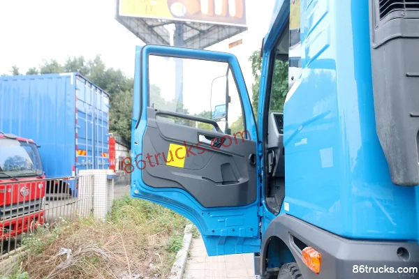 FAW Jiefang Lin VH 190 hp 4X2(6 wheels) 5.4m semi-sleeper box truck (China VI) Cab (1) | 86Trucks