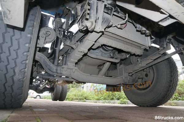 FAW Jiefang Lin VH 190 hp 4X2(6 wheels) 5.4m semi-sleeper box truck (China VI) Chassis (3) | 86Trucks