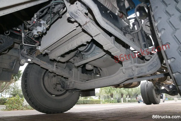 FAW Jiefang Lin VH 190 hp 4X2(6 wheels) 5.4m semi-sleeper box truck (China VI) Chassis (2) | 86Trucks