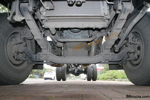 FAW Jiefang Lin VH 190 hp 4X2(6 wheels) 5.4m semi-sleeper box truck (China VI) Chassis (1) | 86Trucks