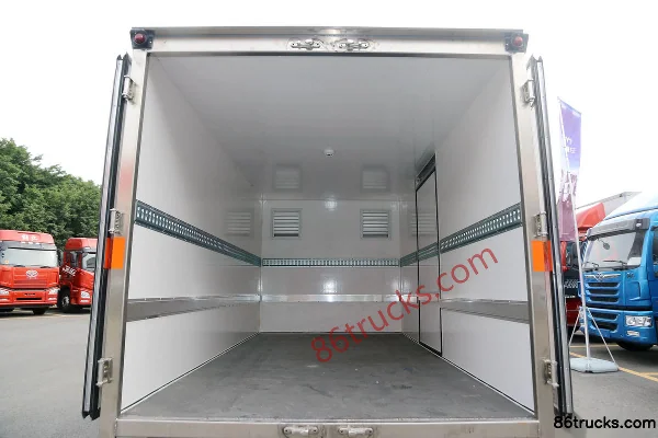 Qingling Isuzu 100P 98 hp 4X2(6 wheels) 4.23m flammable gas van truck (Shunzhao) Body (2) | 86Trucks