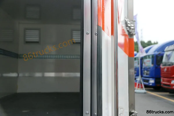 Qingling Isuzu 100P 98 hp 4X2(6 wheels) 4.23m flammable gas van truck (Shunzhao) Body (1) | 86Trucks