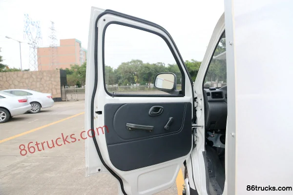 Shunzhao 3T 2.4m single-row pure electric refrigerated truck Changan chassis 43.72kWh 4X2(6 wheels) Cab (1) | 86Trucks