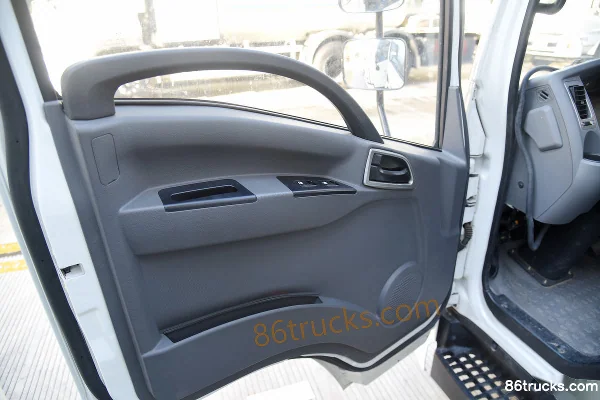 Senyuan SE4 4.5T 4.04m single-row pure electric box light truck 4X2(6 wheels) Cab (1) | 86Trucks