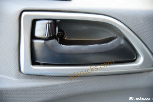 Senyuan SE7 7.49T 4.08m single-row pure electric curtain box light truck 96.77kWh 4X2(6 wheels) Interior (2) | 86Trucks