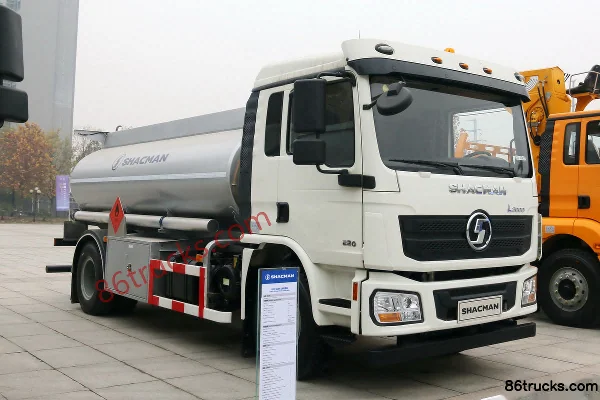 SHACMAN Delong L3000 220hp 4X2(6 wheels) Oil Tanker Truck Exterior (2) | 86Trucks