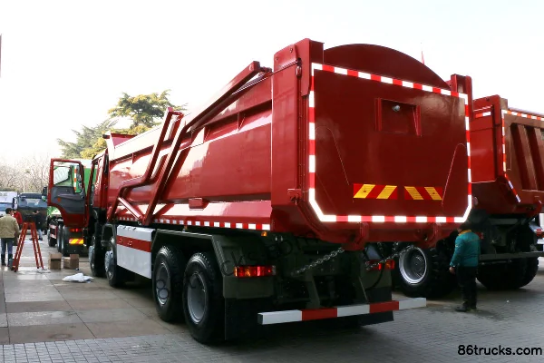 Sinotruk HOWO 440 ch 8X4(12 roues) 6,5 m camion benne Extérieur (3) | 86Trucks
