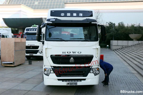 Sinotruk HOWO T7H Heavy Truck 460 hp 6X4(10 wheels) Dangerous Goods Tractor Truck (China VI) (Hydraulic Retarder) Exterior (2) | 86Trucks