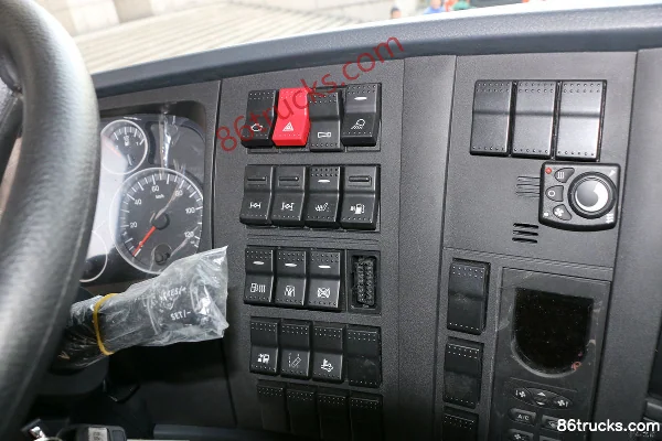 Sinotruk HOWO T7H Heavy Truck 460 hp 6X4(10 wheels) Dangerous Goods Tractor Truck (China VI) (Hydraulic Retarder) Cab (3) | 86Trucks