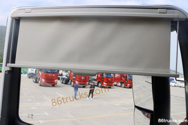 FAW Jiefang J7 heavy truck 550hp 4X2(6 wheels) AMT automatic tractor truck (with hydraulic retarder) Cab (2) | 86Trucks