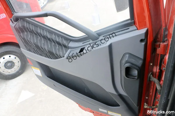 FAW Jiefang nouveau J6P camion lourd 420 ch 8X4(12 roues) camion frigorifique 9,6 m (marque Hongtianniu) Cabine (2) | 86Trucks