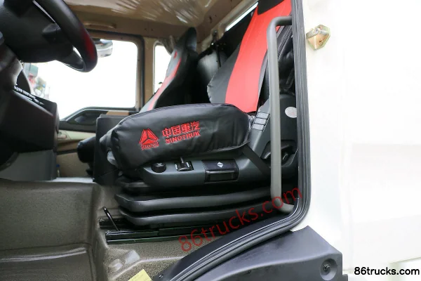 Sinotruk HOWO T5G 220 4X2(6 wheels) Pure Electric Sanitation Truck Chassis 242kWh Cab (3) | 86Trucks