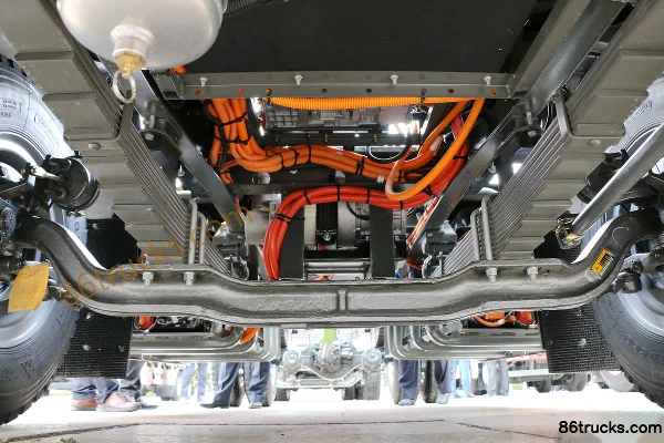 Sinotruk HOWO T5G 220 4X2(6 wheels) Pure Electric Sanitation Truck Chassis 242kWh (1) | 86Trucks