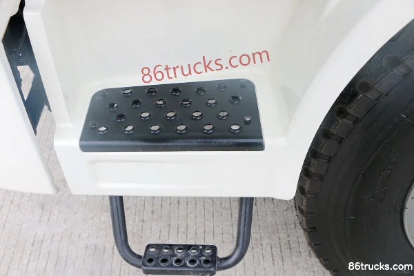 FAW Jiefang J6L 220 hp 4X2(6 wheels) Compressed Refuse Truck (China VI) Cab (2) | 86Trucks