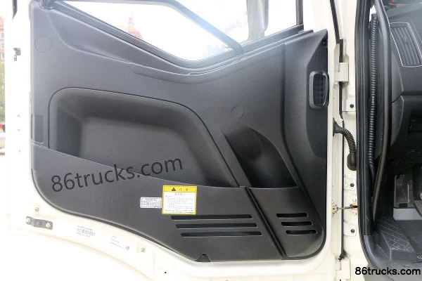 FAW Jiefang J6L 220 hp 4X2(6 wheels) Compressed Refuse Truck (China VI) Cab (1) | 86Trucks